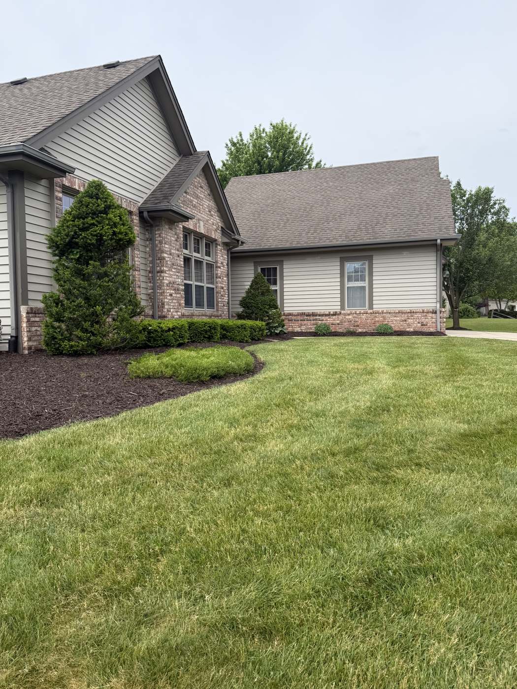 Mulch bed installation, front yard